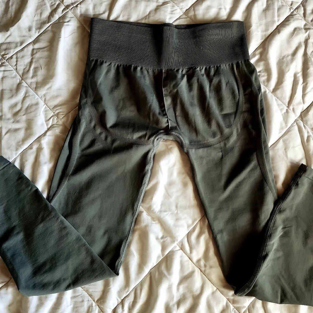 ❌️SOLD❌️ everyday seamless collections leggings bundle.  Medium. - Picture 9 of 14